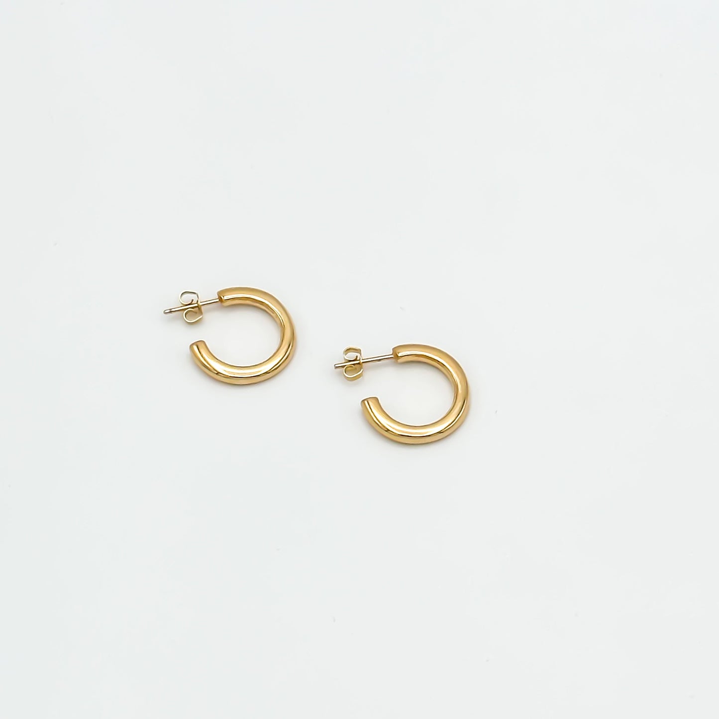 Mila Medium Hoop Earring