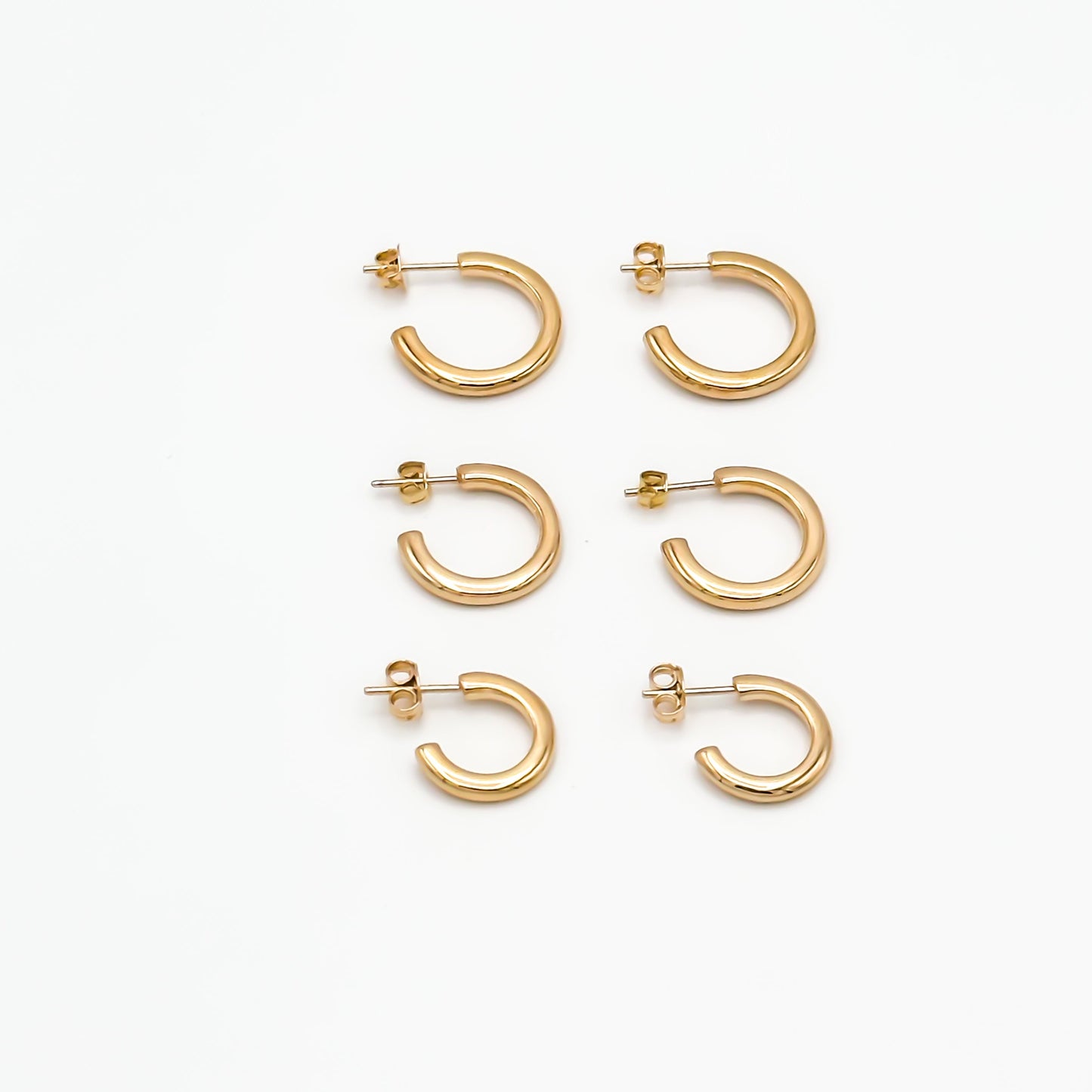 Mila Small Hoop Earring