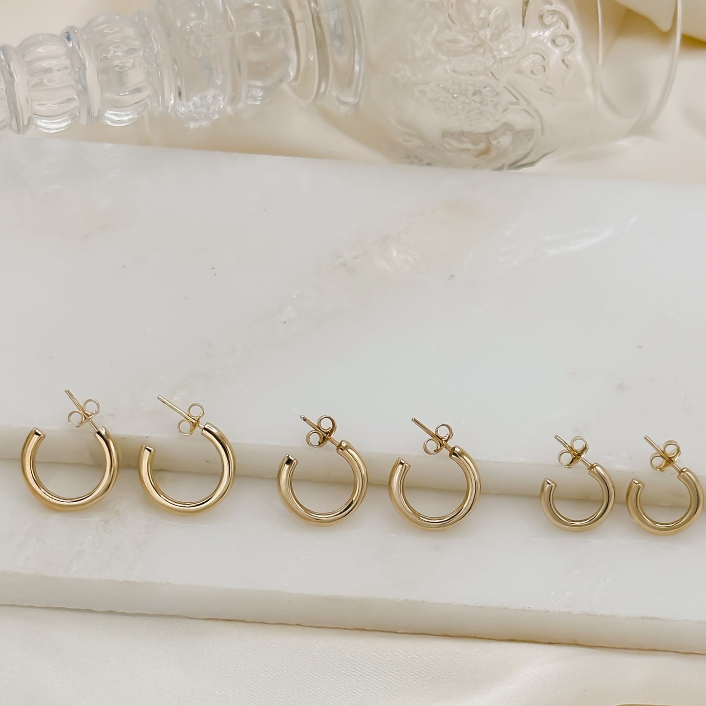 Mila Small Hoop Earring